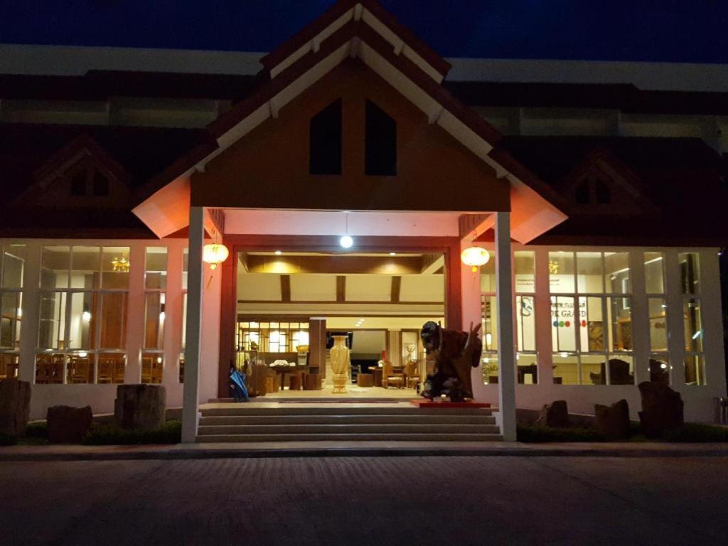 Silayok Grand Hotel Tak Esterno foto